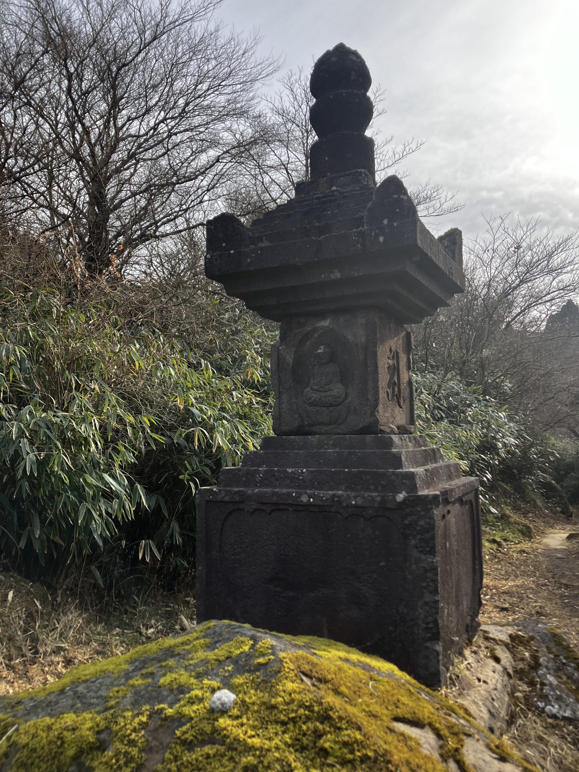 元箱根石仏群 宝篋印塔（多田満仲墓）鎌倉時代